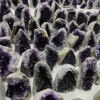 Tamsiai Violetinis Ametistas Kristalų Sankaupos Geode Be Nuolatinio Pavyzdys, Dekoras