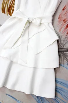 UK Mados Kolekcijos Elegantiškas Dramblio kaulo Sexy V Kaklo Sluoksniuotos Susieta Juosmens Mini Suknelė 2020 Metų Vasaros, Nauja
