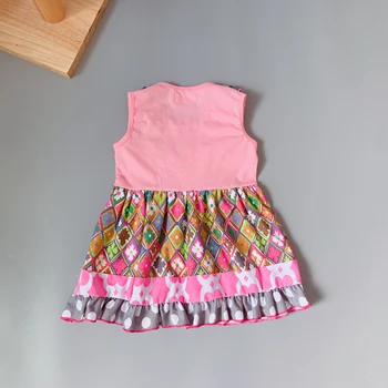 Baby girl vasaros rožinės spalvos viršūnes su tamsiai mėlyna pynimas apykaklės geometrijos modelį naujausias suknelė su dvigubo ruffles