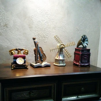 Atkurti senovės būdų patalpų įrengimui skirti dirbiniai fonografo namuose sėdi kambaryje biuras mažas ornamentas spinta vyno aksesuarai