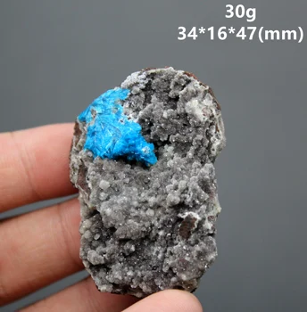 Natūralus retas Cavansite (vandens silicio vanadžio kalcio) mineraliniai pavyzdys akmens ir kvarco kristalų iš Indijos