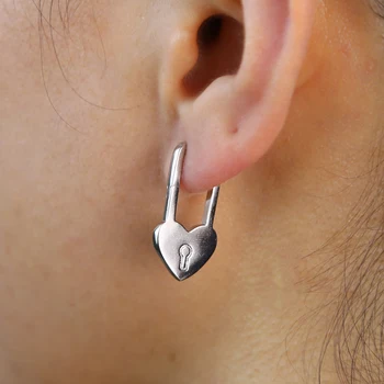Paprastos konstrukcijos europos moterų papuošalai širdies formos žiogelis žiedai širdies užraktas moterų ausų papuošalai