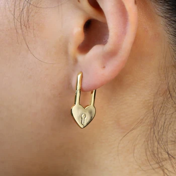 Paprastos konstrukcijos europos moterų papuošalai širdies formos žiogelis žiedai širdies užraktas moterų ausų papuošalai