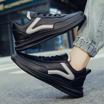 Vyriški laisvalaikio bateliai Kvėpuojantis laisvalaikio sportiniai bateliai Didelio dydžio mikropluošto valdybos batai Pėsčiųjų studentų balta batų Atsitiktinis batų tendencijos