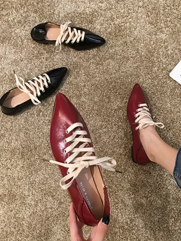 Moterų batai smailianosiai batai 2019 m. rudenį nauji batai kirsti dirželiai lakinės odos minkštas apačioje batai